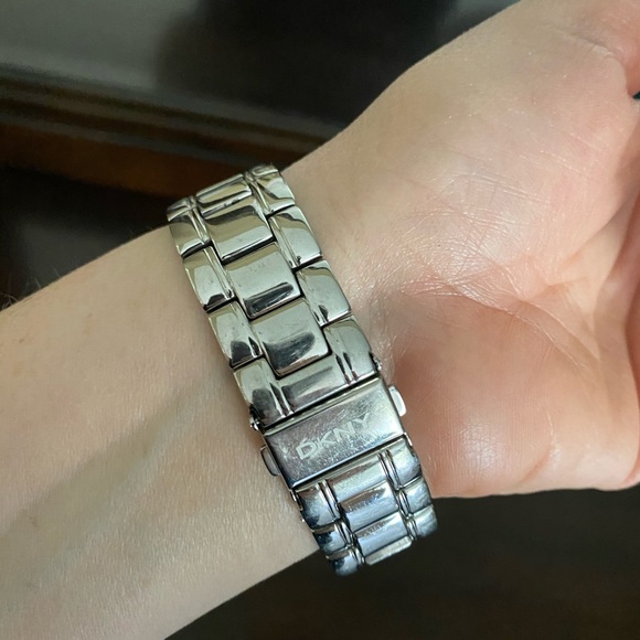 DKNY WATCH — needs battery only